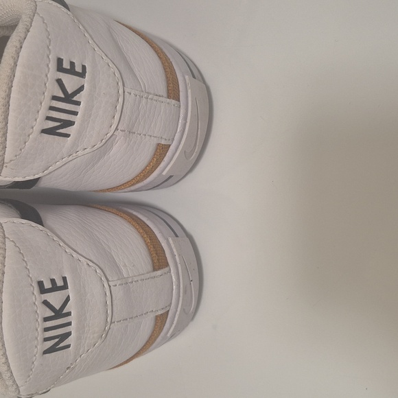 Nike Women's White and Black Sneakers 7.5 - Picture 8 of 8